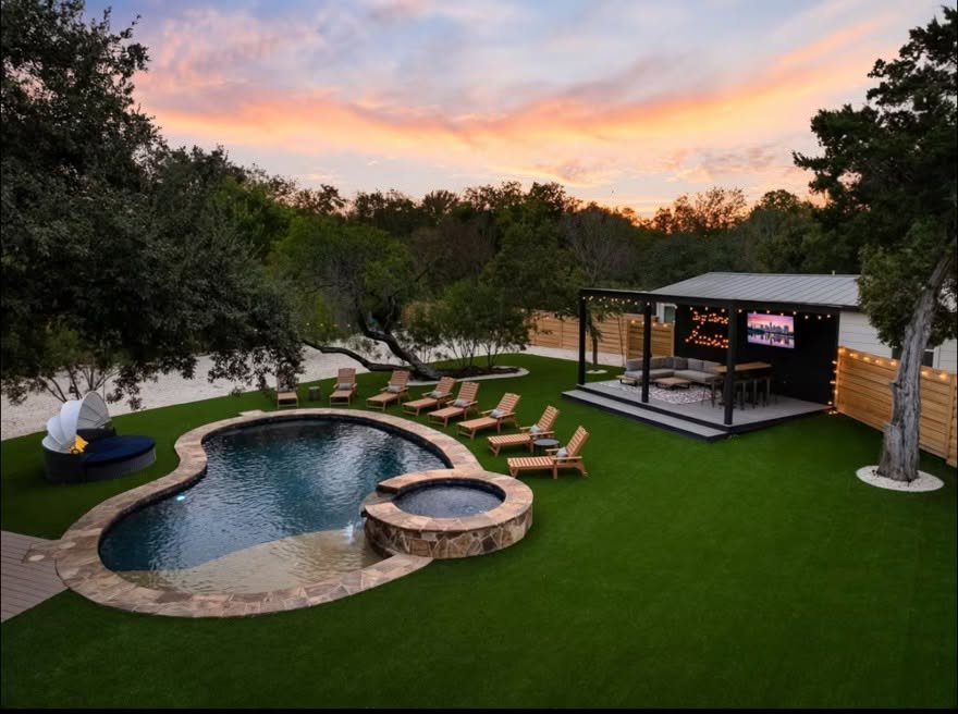 Wedding venue pool and outdoor setting